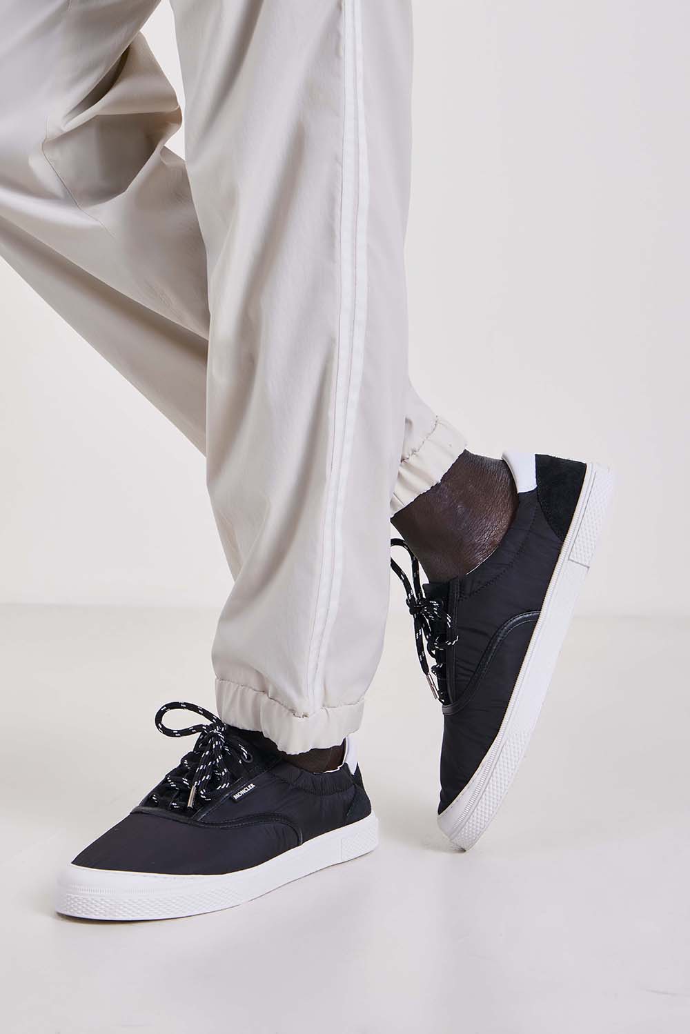 תמונת כל הלוק של נעלי סניקרס ורה ליז'ר